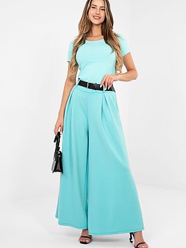 Tepláky Rue Paris  Elegantné športové nohavice typu palazzo sú kombináciou pohodlia a štýlu v modernom prevedení. Vyrobené z vysoko kvalitnej zmesi vi