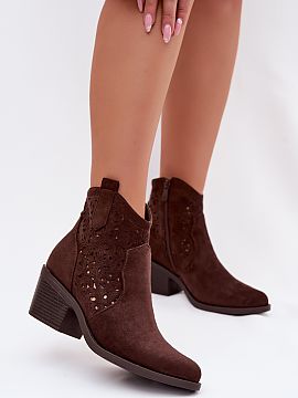 Topánky na opätku Step in style  Dámske členkové topánky značky S.Barski inšpirované kovbojským štýlom sú efektným doplnkom jarných outfitov. Vyrobené z eko se