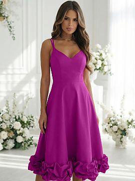 Sukňa na večer Bicotone  Elegantné šaty s midi dĺžkou zapínané na skrytý zips. Priliehavý vrch s výstrihom do tvaru srdca a dvojitými, tenkými ramienkami 