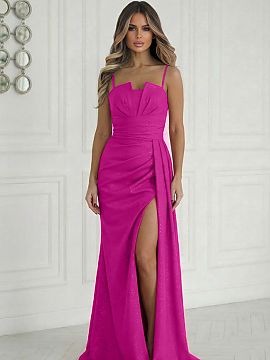 Dlhé šaty Bicotone  Oslnivé večerné šaty v odtieni fuchsie, vyrobené z jemne lesklej látky sú zapínané na skrytý zips. Moderný korzet s efektnými z�