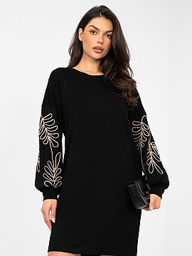 denné šaty Rue Paris  Športové šaty s mini dĺžkou, ktoré kombinujú pohodlie s ženským štýlom. Vyrobené z mimoriadne príjemného materiálu podobného