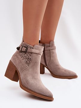 Topánky na opätku Step in style  Topánky značky JEZZI sú elegantnou ponukou s módny charakterom. Vyrobené z ekokože, vyzerajú štýlovo a žensky. Model vyniká vzoro