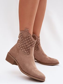 Topánky na opätku Step in style  Štýlové čipkované dámske členkové topánky značky JEZZI sú módnou ponukou na prechodnú sezónu. Vyrobené z ekokože. Čipkovan�