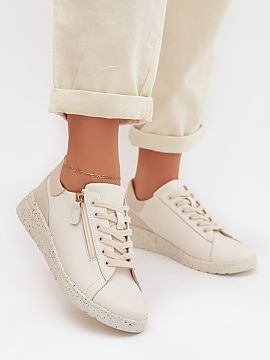 Poltopánky Step in style  Poltopánky vyrobené z prírodnej kože sú pohodlnou a funkčnou ponukou na každý deň. Ľahký strih zabezpečuje voľnosť pohybu a kl