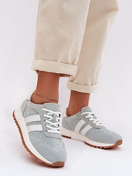 Športová obuv Step in style  Tenisky pre ženy vyrobené z prírodného semišu sú kombináciou pohodlia a nadčasového štýlu. Dva pásiky umiestnené po stranách p