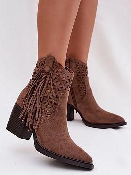 Topánky na opätku Step in style  Dámske čižmy značky JEZZI v štýle kovbojiek sú efektnou ponukou pre ženy, ktoré majú radi výrazné akcenty vo svojich štýloch. 