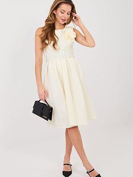 formálne šaty Rue Paris  Elegantná návštevnícka šaty vytvorená so zreteľom na výnimočné príležitosti a štýlové výjazdy na večierok. Rozkvetlý strih