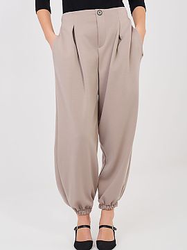 Tepláky Italy Moda  Bežecké nohavice jogger typu joggery sú kombináciou pohodlia a štýlového vzhľadu, ideálne na každodenné nosenie a prácu v uvoľn