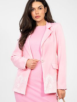 Blejzer Factory Price  Elegantný dámsky žaket s nadčasovým a elegantným charakterom. Hladký vzor robí model univerzálnym a ľahko kombinovateľným, skvel