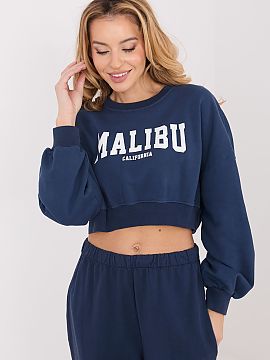 mikina Factory Price  Dámska blúza v štýle casual je skvelou voľbou pre ženy, ktoré oceňujú pohodlie a módny vzhľad. Kratší strih dodáva blúze mode