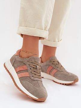 Športová obuv Step in style  Tenisky pre ženy vyrobené z prírodného semišu sú spojením pohodlia a nadčasového štýlu. Dve pásky umiestnené po stranách zdôr