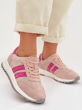 Športová obuv Step in style  Tenisky pre ženy vyrobené z prírodného zamszu sú kombináciou pohodlia a nadčasového štýlu. Dva pásiky umiestnené po stranách zd