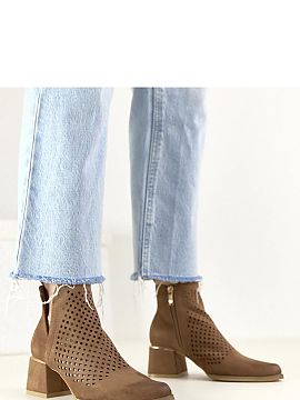 Topánky na podpätku Solea  Elegantné členkové topánky v klasickom štýle, ktoré skvele doplniajú každodenné aj formálne outfit. Vyhotovené z vysokej kvality