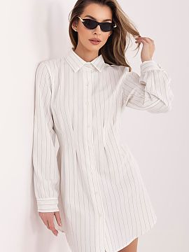 denné šaty Rue Paris  Elegantná košieľková šaty na gombíky sú štýlovým návrhom pre ženy, ktoré oceňujú klasiku v modernom prevedení. Model s mini 