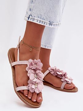 Sandały Step in style  Štýlové dámske sandále z ekokože sa vyznačujú elegantným ošetrením okraja lesklou niťou, ktorá im dodáva jemný lesk. Nastavit
