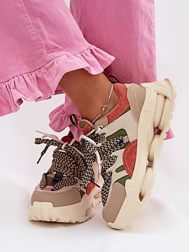 Športová obuv Step in style  Tenisky pre ženy vyrobené z kombinácie prírodnej kože a semišu sú štýlovou ponukou pre ženy, ktoré oceniajú pohodlie a výrazný