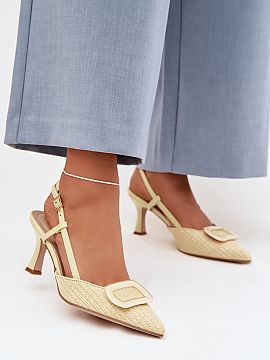 Sandále na podpätku Step in style  Dámske sandále vyrobené z kombinácie eko kože a umelého materiálu sú štýlovým návrhom pre ženské outfity. Špicaté špičky z