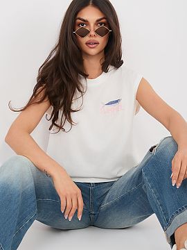 Tričko Sublevel  Dámske tričko štandardnej dĺžky vyrobené z vysoko kvalitnej bavlny, ktorá zaručuje pohodlné nosenie po celý deň. Model bez rukáv