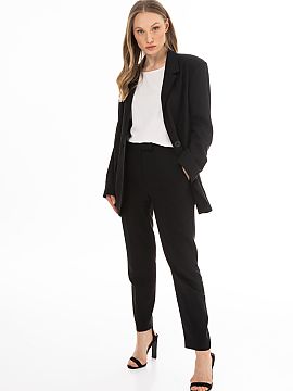 Sakko awama  Elegantný ľanový sako s nadčasovým strihom, ktoré skvele dopĺňa formálne aj každodenné outfity. Jednoduchý, trochu voľnejší s