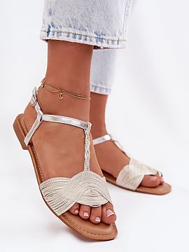 Sandały Step in style  Ploché dámske sandále sú pohodlnou ponukou ideálnou na teplé dni. Tento model sa skvele osvedčí počas každodenných aktivít, posk