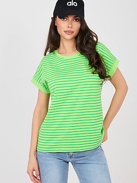 Tričko Relevance  Klasické dámske tričko v casualovom štýle, ideálne na každý deň a rôzne každodenné príležitosti. Model so štandardnou dĺžko