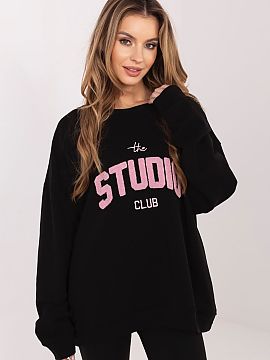 mikina Relevance  Módna dámska blúza v štýle oversize, ideálna pre každodenné, casual outfit. Voľný strih zabezpečuje slobodu pohybu a vysoký komf