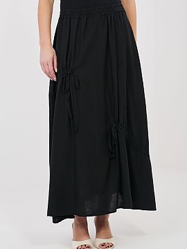 Dlhá sukňa Italy Moda  Dlhá dámska sukňa v štýle casual, ideálna pre každodenné outfity. Jej hladký vzor ju robí univerzálnou a ľahkou na kombinovanie 