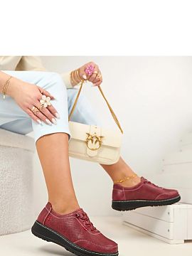 poltopánky Solea  Elegantné a pohodlné slip-on poltopánky sú skvelou voľbou na každý deň. Model sa vyznačuje modernými, ozdobnými šnurovkami, ktor