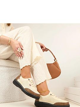 poltopánky Solea  Elegantné a pohodlné perforované slip-on polobotky sú skvelou voľbou na každý deň. Model vyniká módnymi, ozdobnými šnurovkami, k