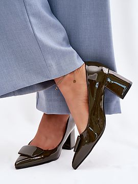 Lodičky na opätku Step in style  Topánky vyrobené z ekokože sú klasickou ponukou, ktorá spája nadčasovú eleganciu s pohodlnosťou nosenia. Model s pevným stĺpcový