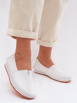 poltopánky Step in style  Elegantné dámske poltopánky z prírodnej kože sú nadčasovou ponukou pre ženy, ktoré oceňujú pohodlie a klasický štýl. Šmykľav