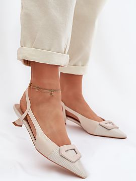 Sandále na opätkoch Step in style  Dámske sandále na nízkom podpätku sú elegantnou ponukou, ideálnou pre špeciálne príležitosti. Model má špicatý, zakrytý nos, k