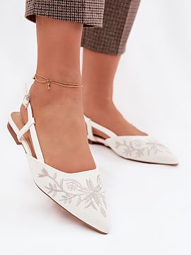 Sandále Step in style  Dámske elegantné sandále sú ideálnou voľbou na rôzne slávnostné príležitosti. Zakryté špicaté špičky zdôrazňujú štíhlu 