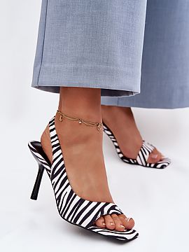 Sandále na opätkoch Step in style  Elegantné dámske sandále z ekokože sú skvelou voľbou na letné, špeciálne príležitosti, keď chcete spojiť štýl s ženskou eleg