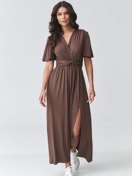 Šaty na deň Makadamia  Elegantný maxi šaty sú skvelou ponukou pre ženy, ktoré oceňujú eleganciu, ženskosť a pohodlie. Model s efektným zavinovacím výst