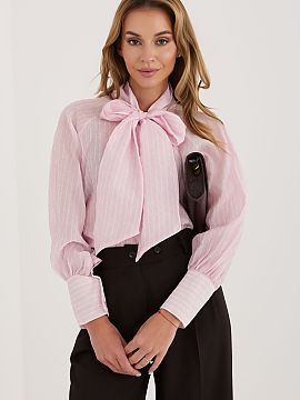 tričko s dlhým rukávom Italy Moda  Košeľa dámska s klasickým strihom, ktorá sa skvele hodí nielen na každodenné nosenie do práce, ale aj na špeciálne príležitosti