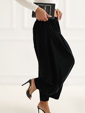 zamatové nohavice Italy Moda  Dámske štručkove nohavice vo voľnom štýle typu aladynky, ideálne na každý deň. Vyrobené z mäkkej a príjemnej bavlny, zabezpeču