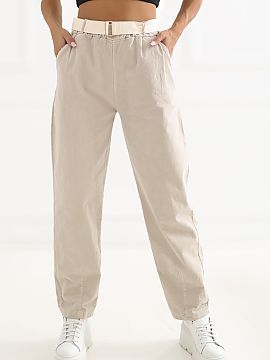 zamatové nohavice Italy Moda  Dámske štručkové nohavice v módnom kroji typu carrot, ideálne na každý deň. Vyrobené z vysoko kvalitnej zmesi bavlny s prídavkom 