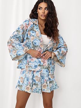 Sakko Italy Moda  Elegantný dámsky sako s výnimočným kvetinovým potlačou, ktorý skvele kombinuje klasiku s moderným štýlom. Ideálny na rôzne prí