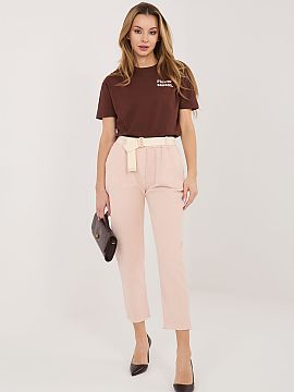 zamatové nohavice Italy Moda  Dámske štručkové nohavice v elegantnom kroji typu cigarety, ktoré sa perfektne hodia do každodenných štýlov. Vyrobené z vysoko kva