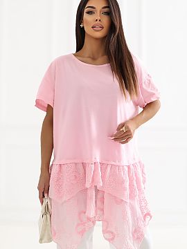 Blúzka Italy Moda  Výnimočná dámska blúzka v boho štýle, ktorá spája pohodlie so subtilnou, ženskou eleganciou. Model s dlhším strihom má klasick�