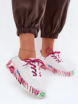 Poltopánky na platforme Step in style  Poltopánky sú pohodlnou a štýlovou ponukou na každý deň. Ľahké a pohodlné, skvele sa osvedčia pri každodennom používaní, posk