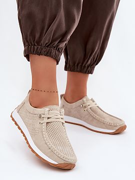 poltopánky Step in style  Dámske poltopánky vyrobené z prírodného semišu sú pohodlnou a štýlovou ponukou na každý deň. Zvršok s jemnými perforáciami do