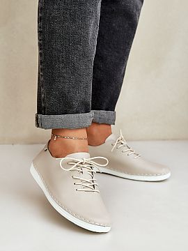 poltopánky Step in style  Poltopánky pre ženy vyrobené z prírodnej kože, zaručujú trvanlivosť a eleganciu. Sú umiestnené na plochej podrážke. Zaoblené š
