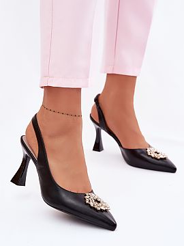 Sandále na podpätku Step in style  Elegantné dámske sandále značky Vinceza sú skvelou voľbou na špeciálne príležitosti. Vyrobené z ekokože, vyzerajú štýlovo a n