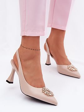 Sandále na podpätku Step in style  Elegantné dámske sandále značky Vinceza sú skvelou voľbou na špeciálne príležitosti. Vyrobené z ekokože, vyzerajú štýlovo a n
