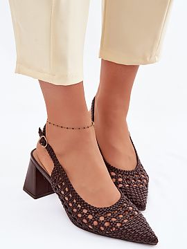 Sandále na podpätku Step in style  Pletené dámske sandále na opätku sú elegantnou ponukou vytvorenou s ohľadom na výnimočné príležitosti. Ich štýlový vzhľad pri