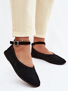 Balerinki Step in style  Baleríny pre ženy z prírodného zamsu značky Big Star sú elegantným modelom s ženským charakterom. Mäkký zamsový vrch zabezpečuj