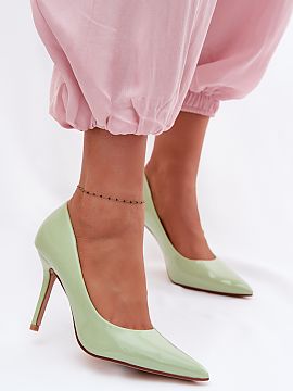 Ihličky Step in style  Päty vyrobené z lakovanej ekokože sú elegantnou a nadčasovou ponukou, ktorá skvele zdôrazňuje ženský štýl. Lesklý svršok prita