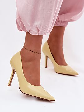 Ihličky Step in style  Kožené lodičky z lakovanej eko-kože sú elegantnou a nadčasovou ponukou, ktorá perfektne zdôrazňuje ženský štýl. Lesklý vrchný